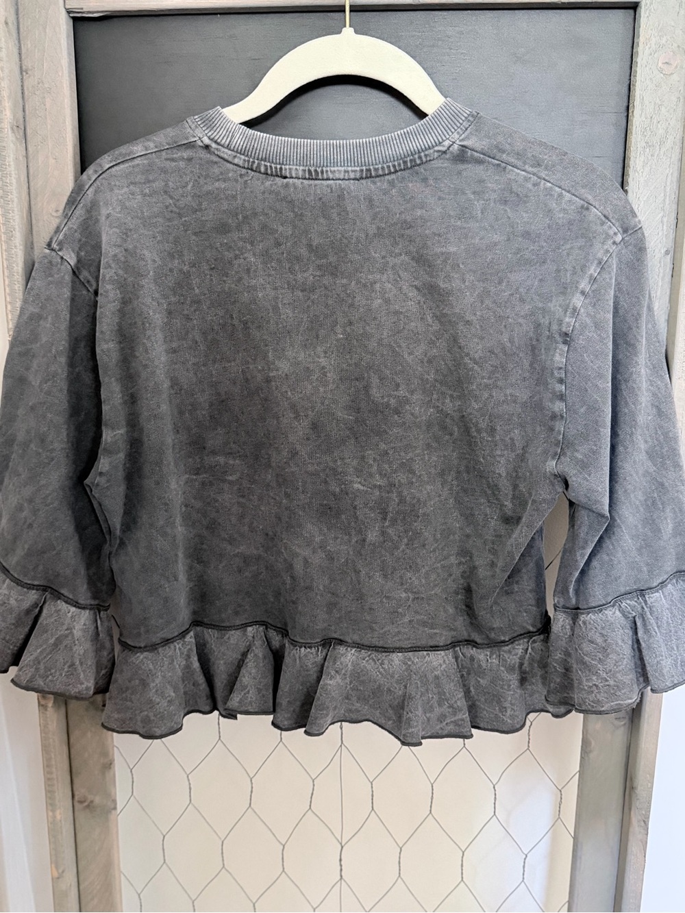 Zara Acid Washed Ruffle-Hem Crop Top - Picture 2 of 6